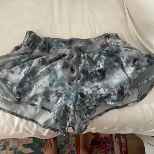 Lululemon size 6 2.5” shorts